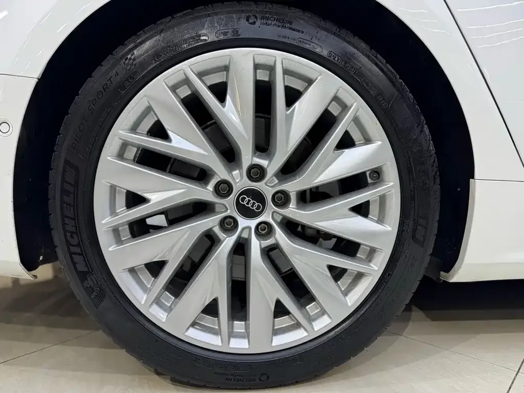 Audi A7 2021 из CN, фото 6