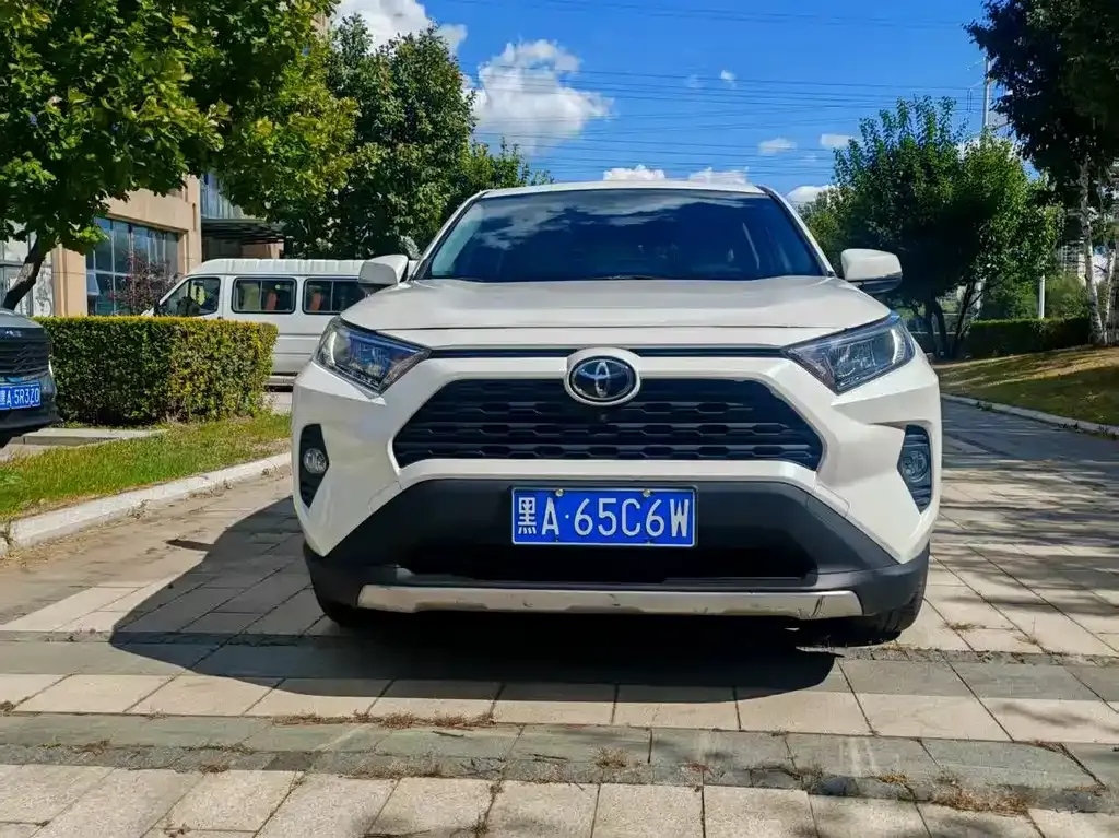 Toyota RAV4 — фото 3