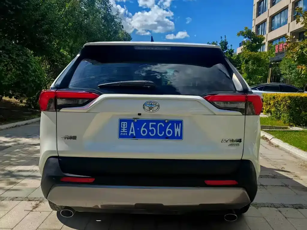 Toyota RAV4 — фото 4
