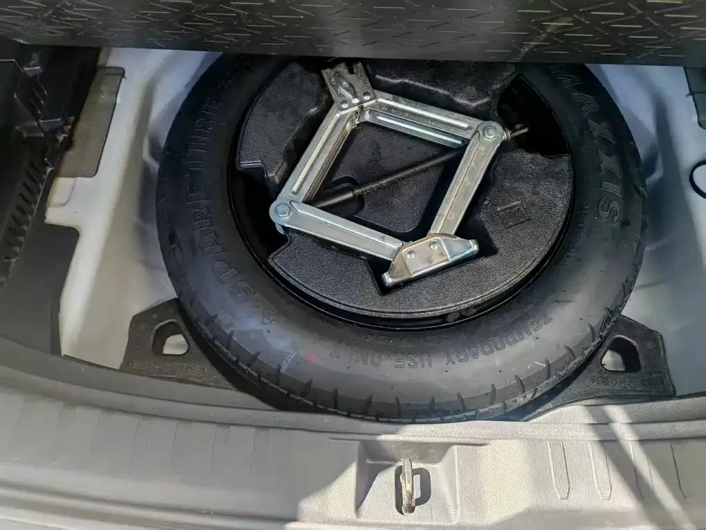 Toyota RAV4 — фото 9