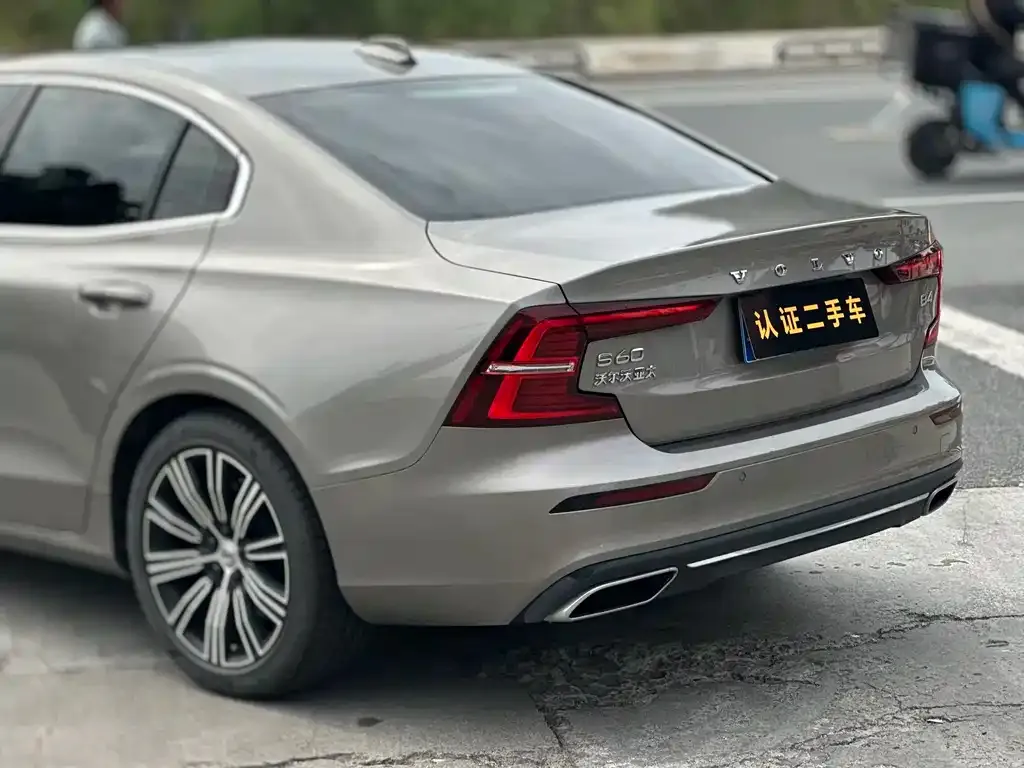 Volvo S60 — фото 10