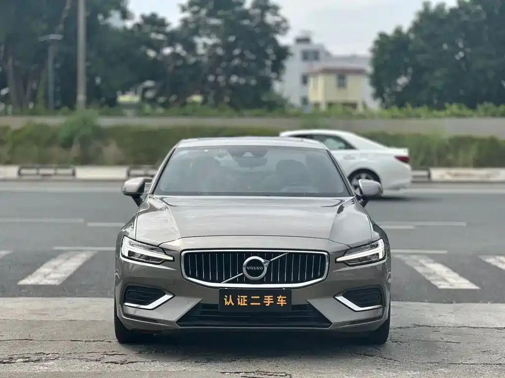 Volvo S60 — фото 2