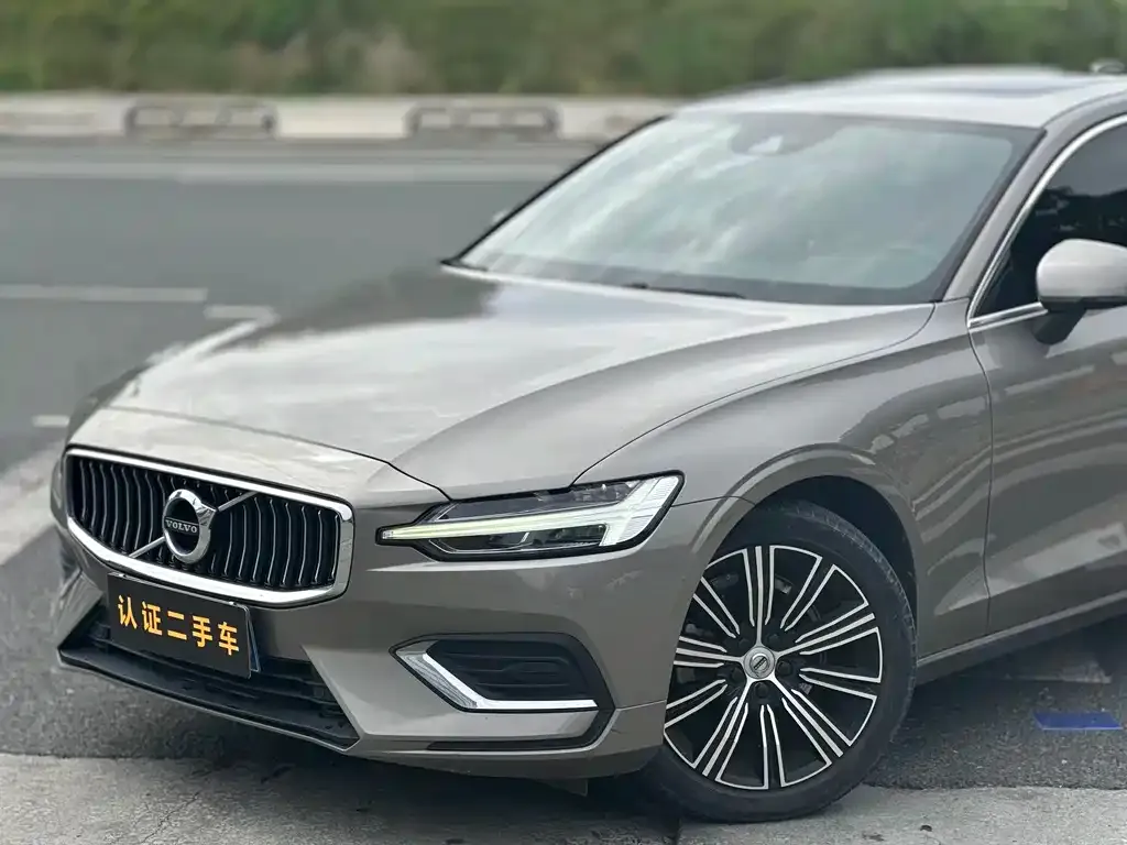 Volvo S60 — фото 9
