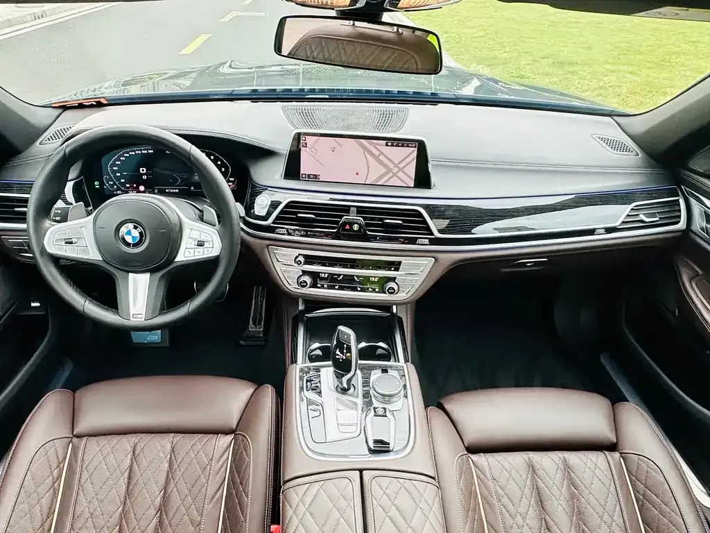 BMW 7 Series — фото 9