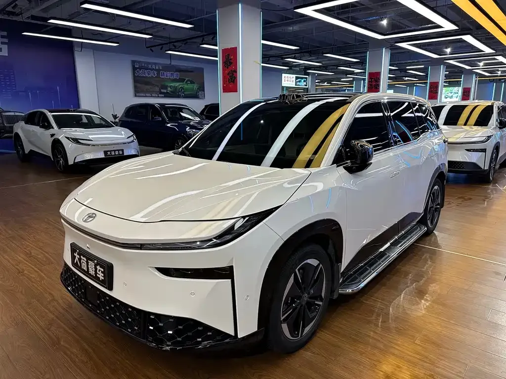 Toyota Platinum 3X 2025 из CN, фото 1