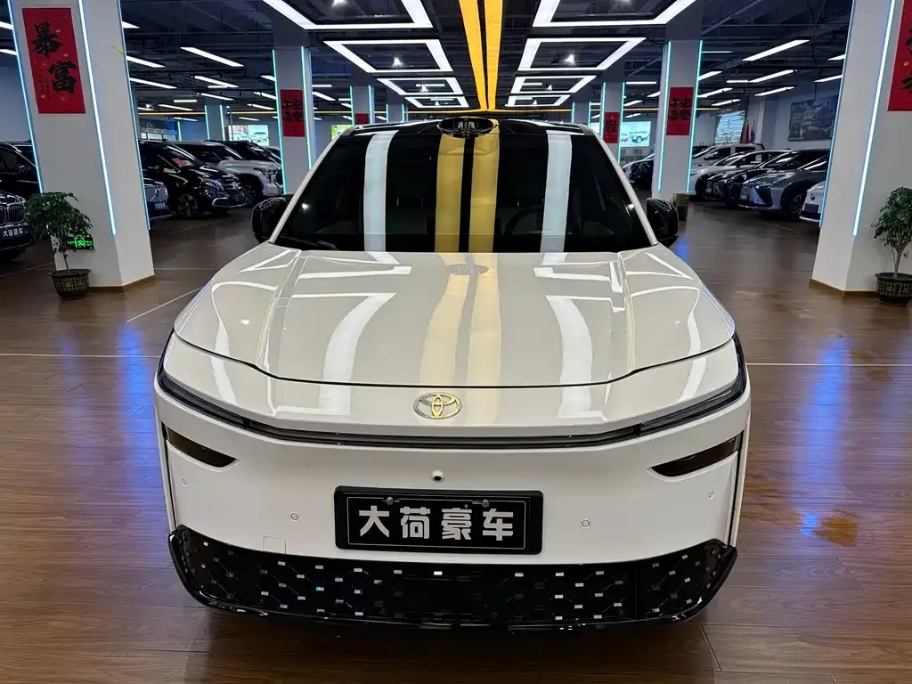 Toyota Platinum 3X 2025 из CN, фото 2