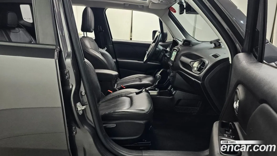 Jeep Renegade — фото 10