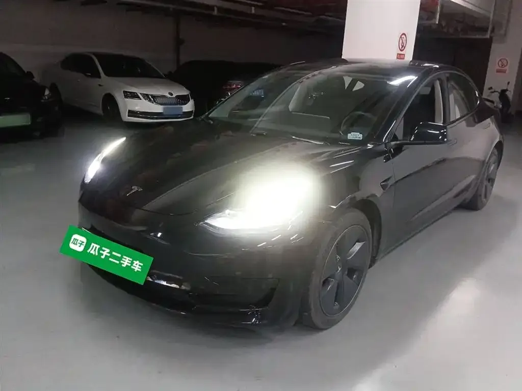 Tesla Model 3 — фото 1