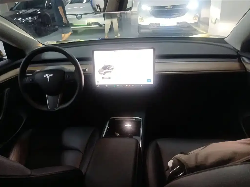 Tesla Model 3 — фото 10