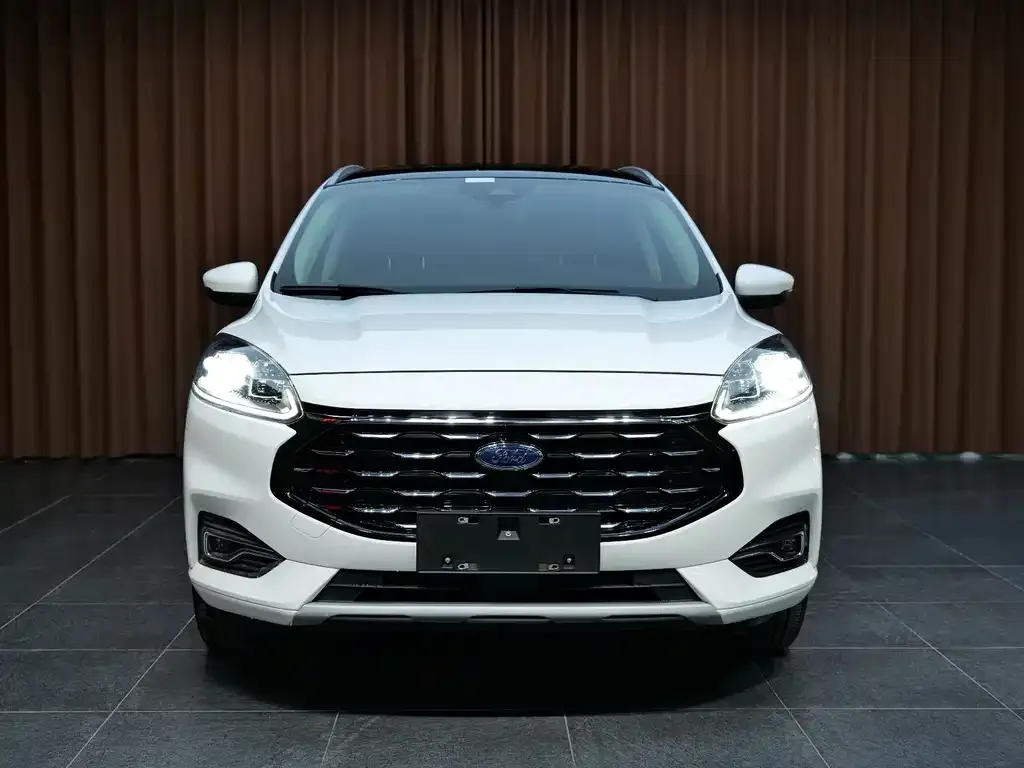 Ford Escape 2022 из CN, фото 2