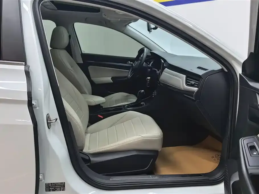 Volkswagen Bora 2023 из CN, фото 8