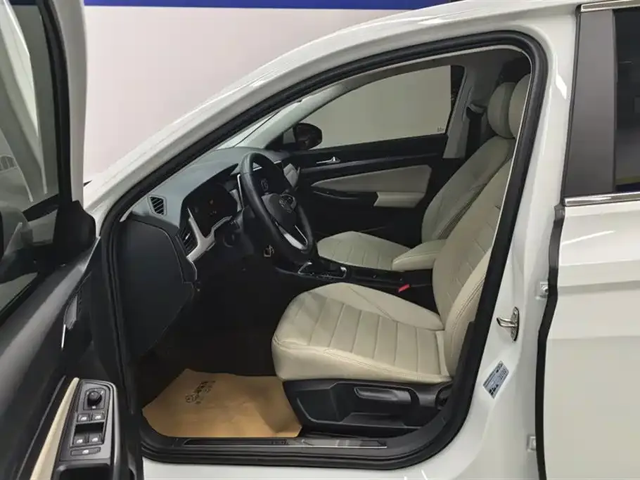 Volkswagen Bora 2023 из CN, фото 9