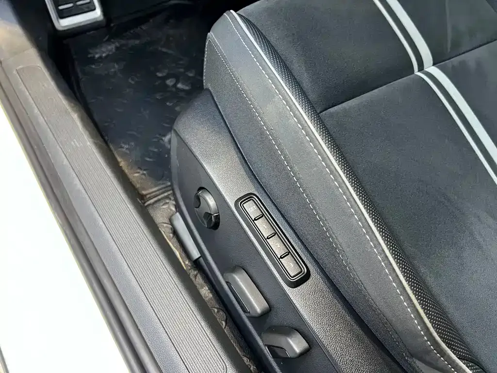 Volkswagen Golf 2022 из CN, фото 10