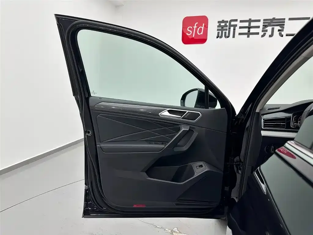 Volkswagen Tiguan L 2024 из CN, фото 8