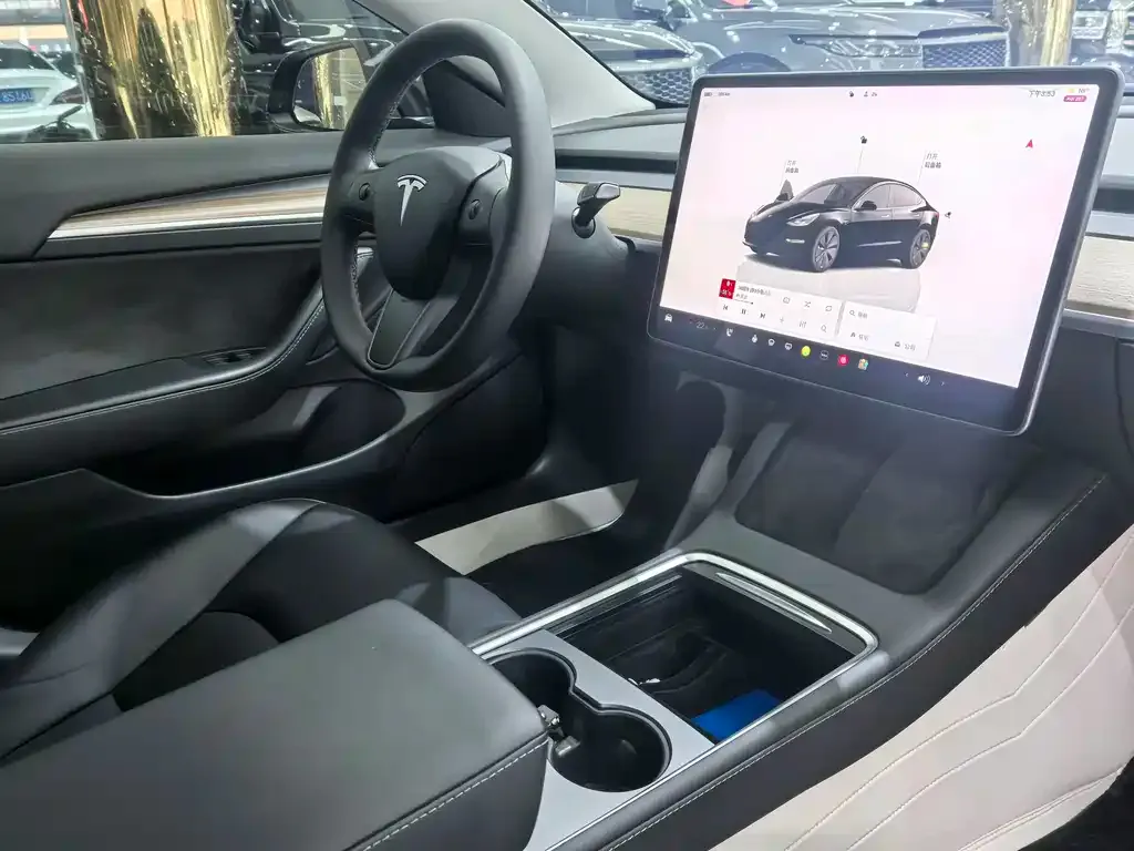 Tesla Model 3 — фото 10