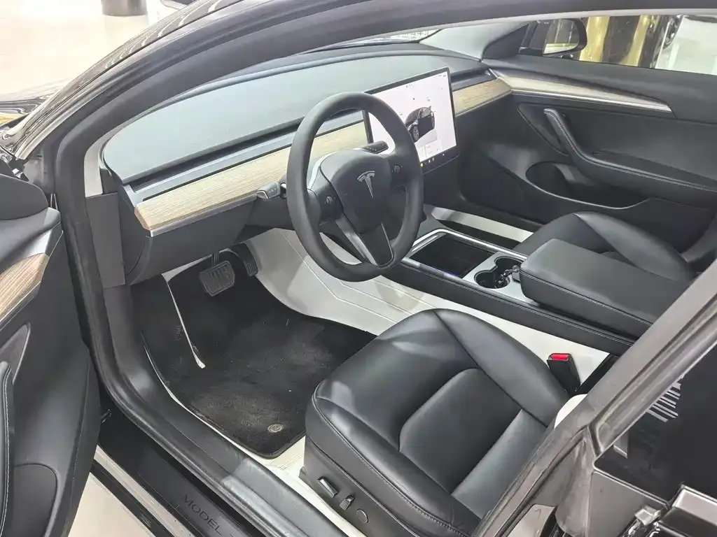 Tesla Model 3 — фото 4