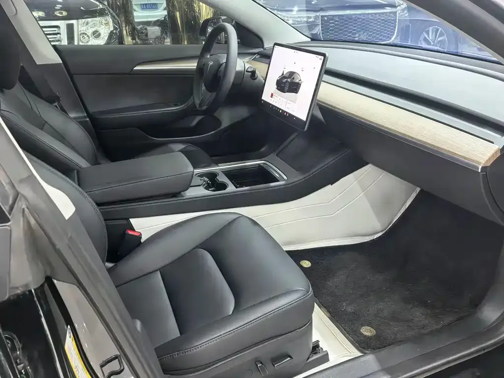 Tesla Model 3 — фото 9