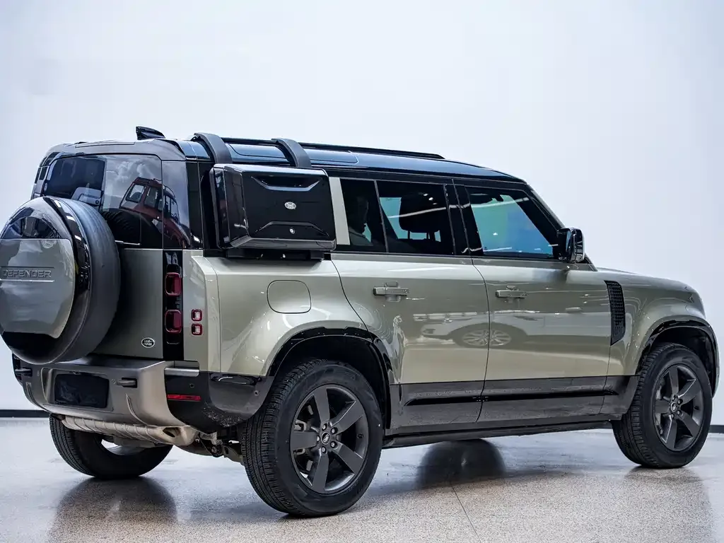 Land Rover Defender — фото 10