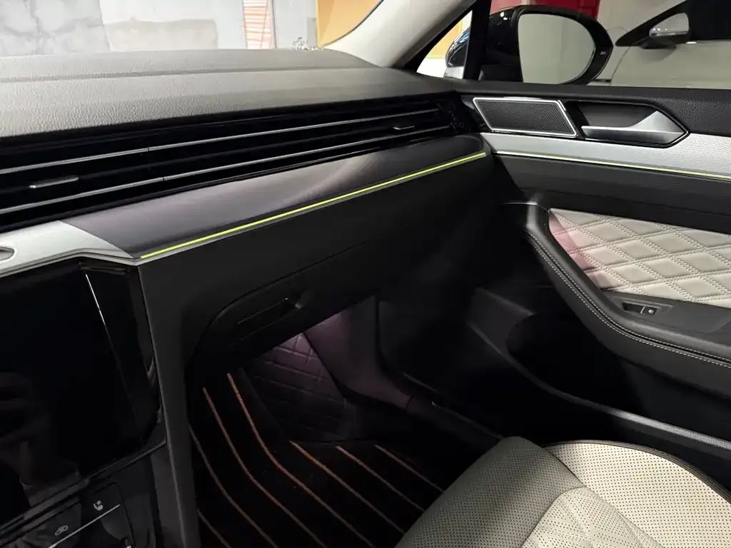 Volkswagen Magotan 2024 из CN, фото 8