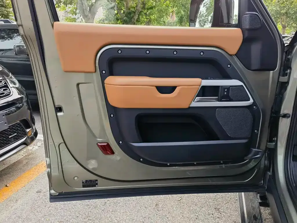 Land Rover Defender — фото 3