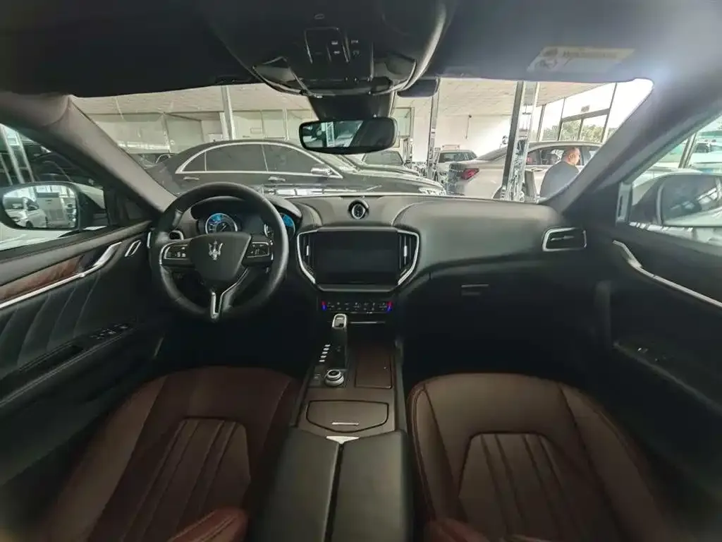 Maserati Ghibli — фото 10