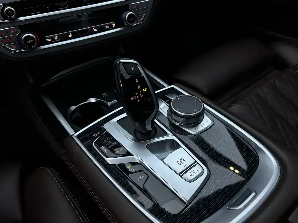 BMW 7 Series 2021 из CN, фото 8