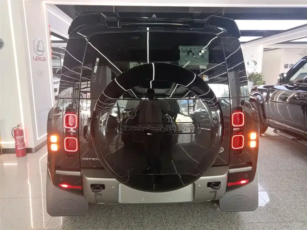 Land Rover Defender — фото 6