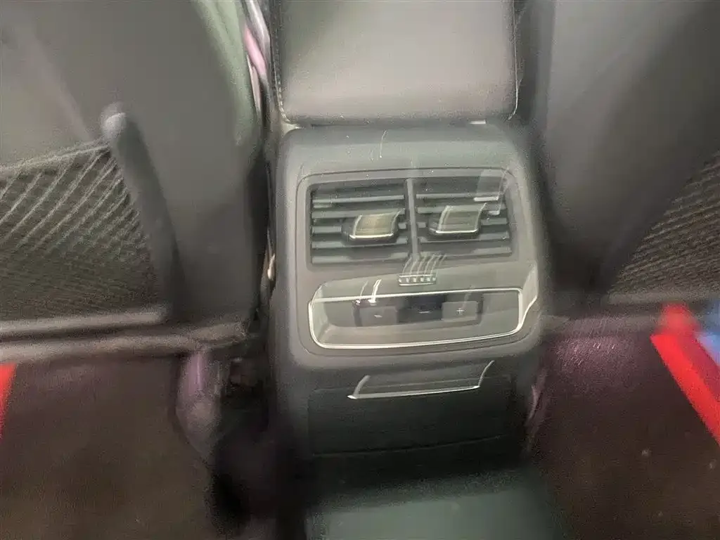 Audi A4L 2024 из CN, фото 10