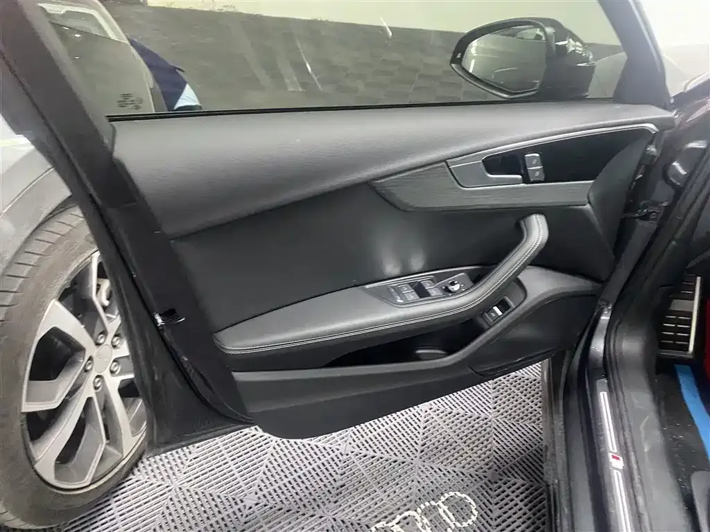 Audi A4L 2024 из CN, фото 4