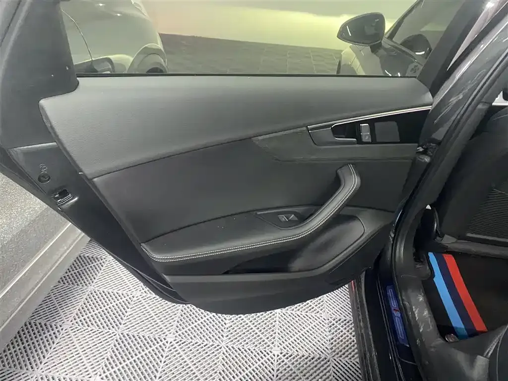 Audi A4L 2024 из CN, фото 7