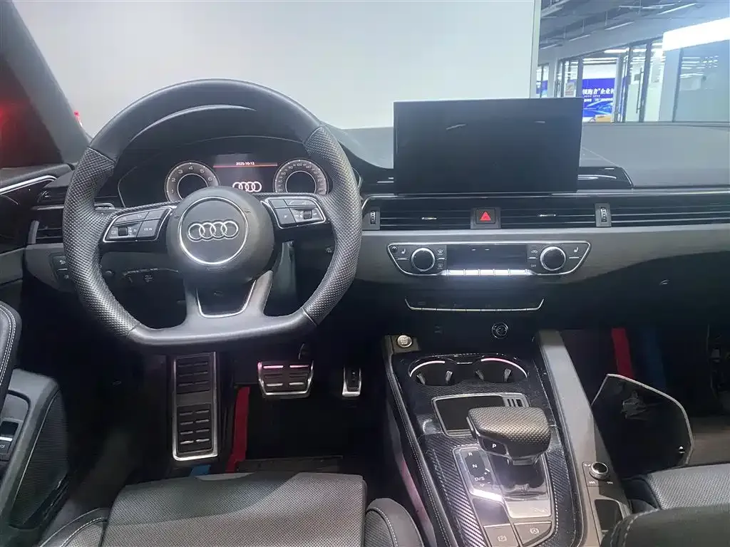 Audi A4L 2024 из CN, фото 9