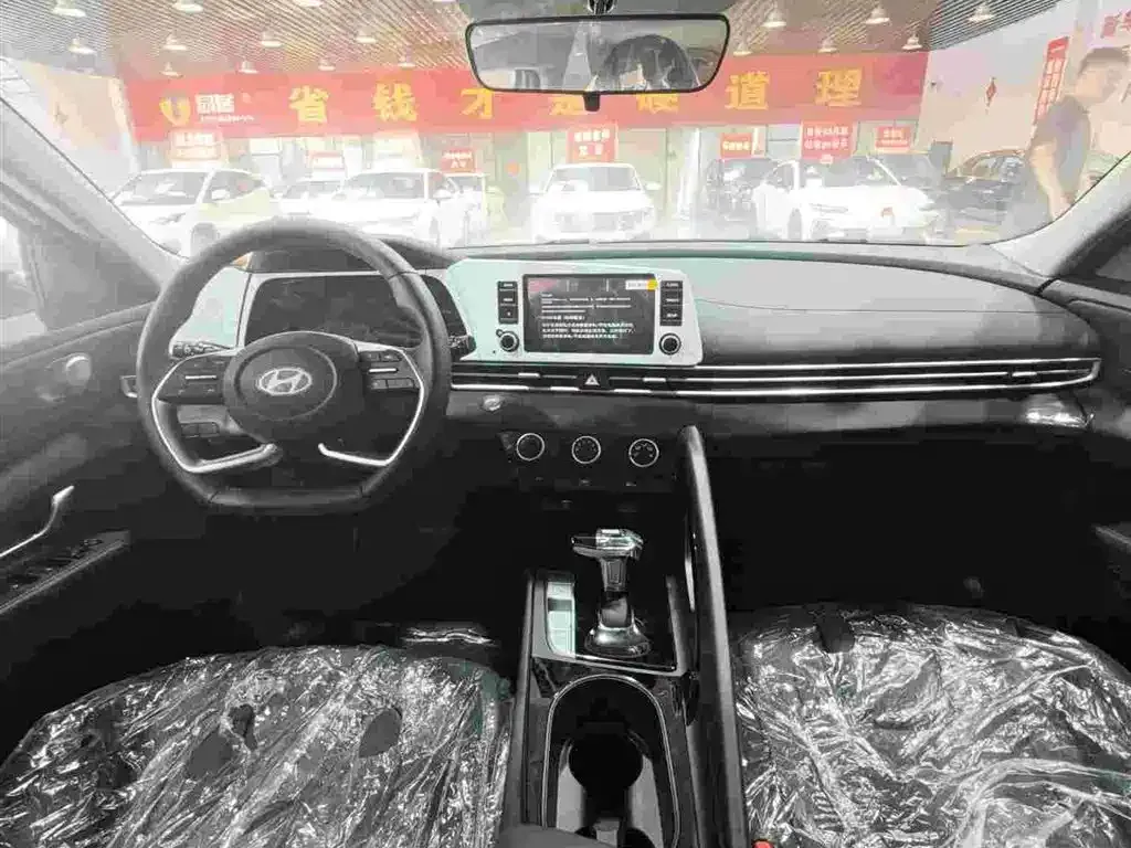 Hyundai Elantra — фото 10