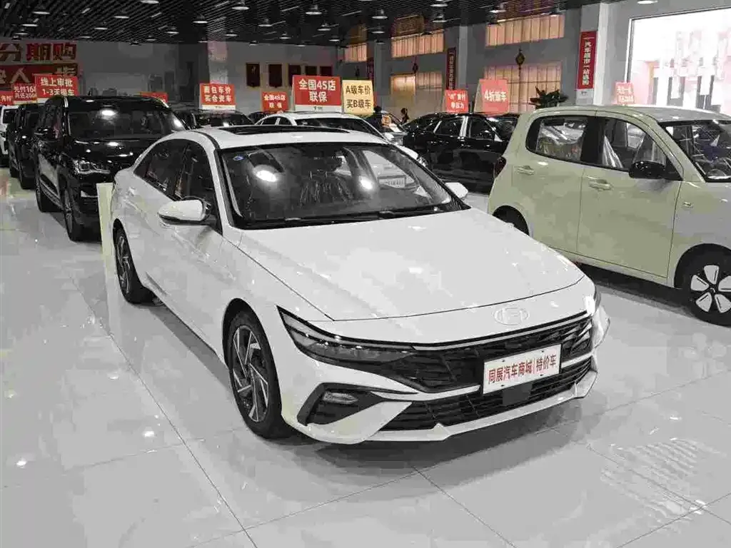 Hyundai Elantra — фото 3