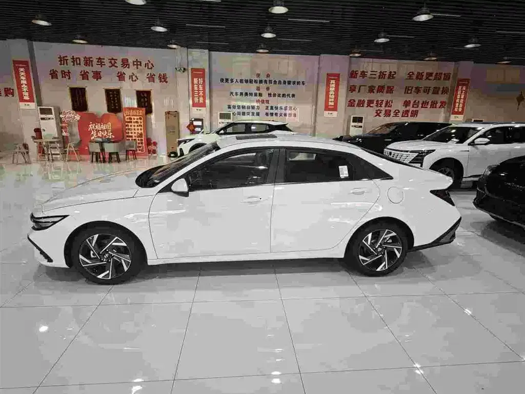 Hyundai Elantra — фото 4