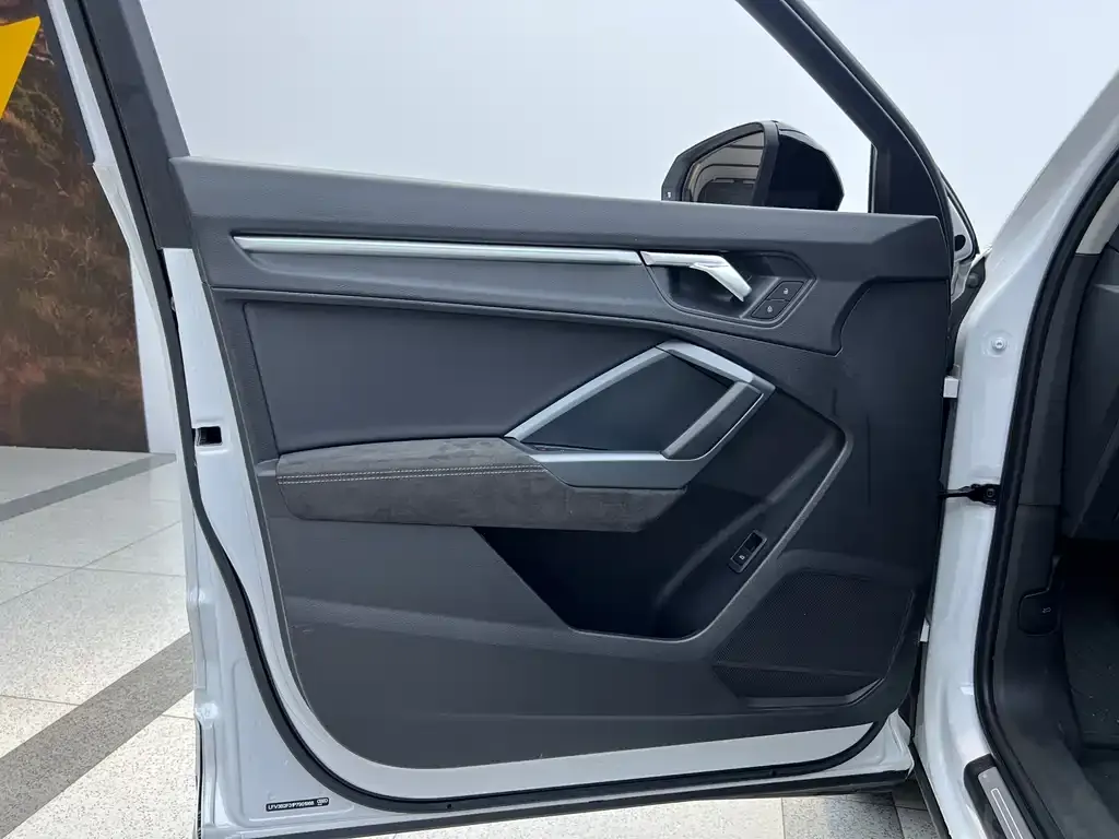 Audi Q3 Sportback — фото 9