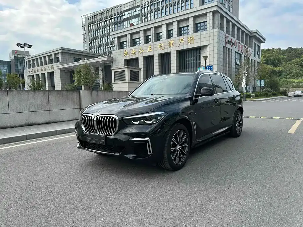 BMW X5 — фото 1
