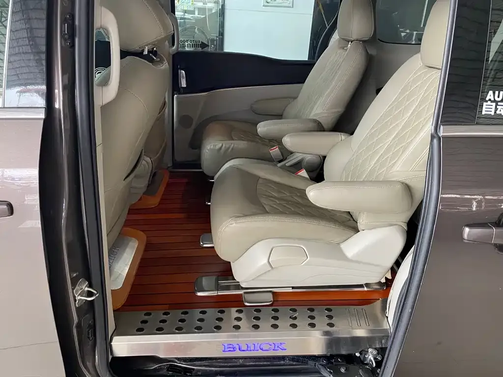 Buick GL8 2021 из CN, фото 3