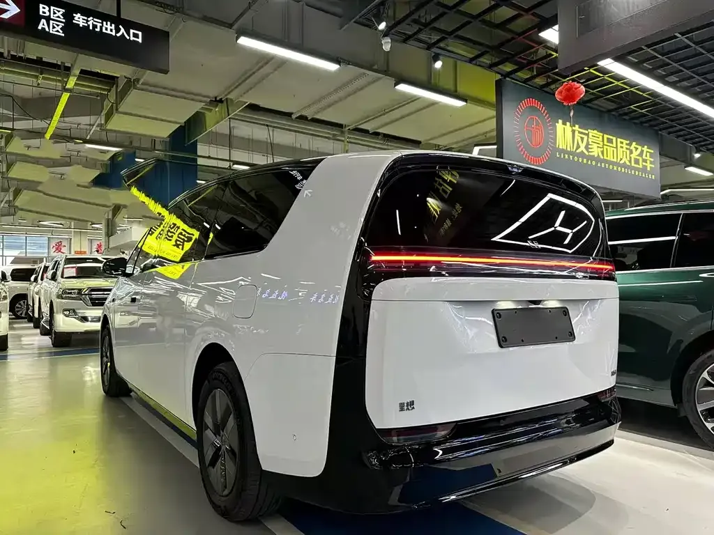 Li Auto MEGA 2024 из CN, фото 4