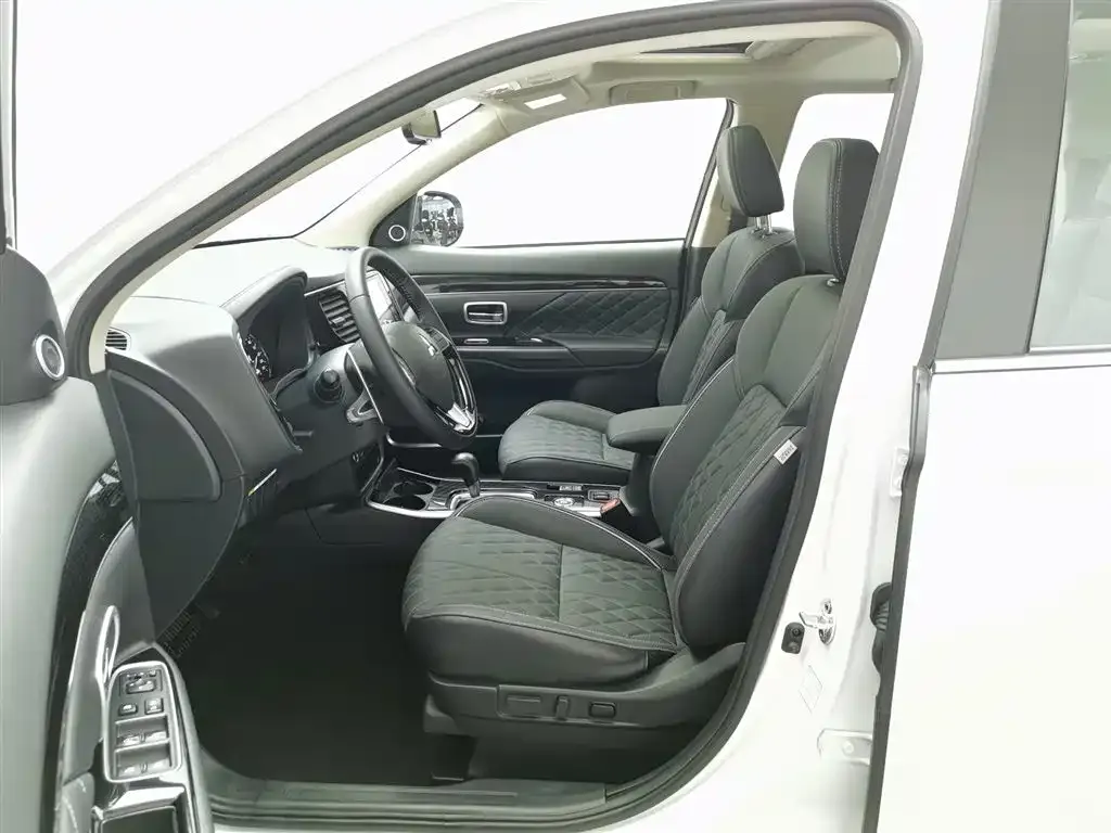 Mitsubishi Outlander 2023 из CN, фото 10