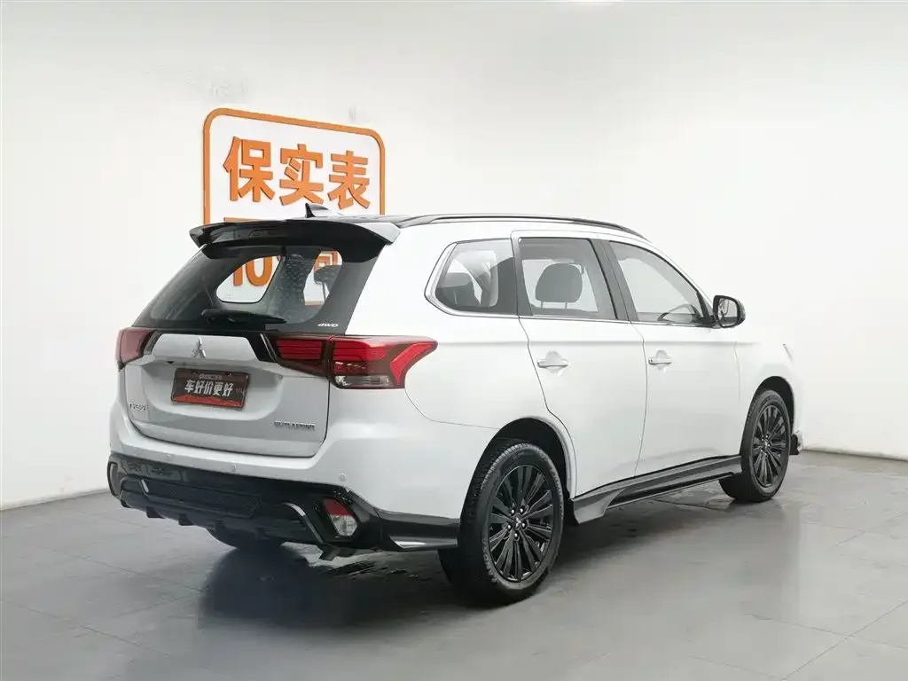 Mitsubishi Outlander 2023 из CN, фото 2