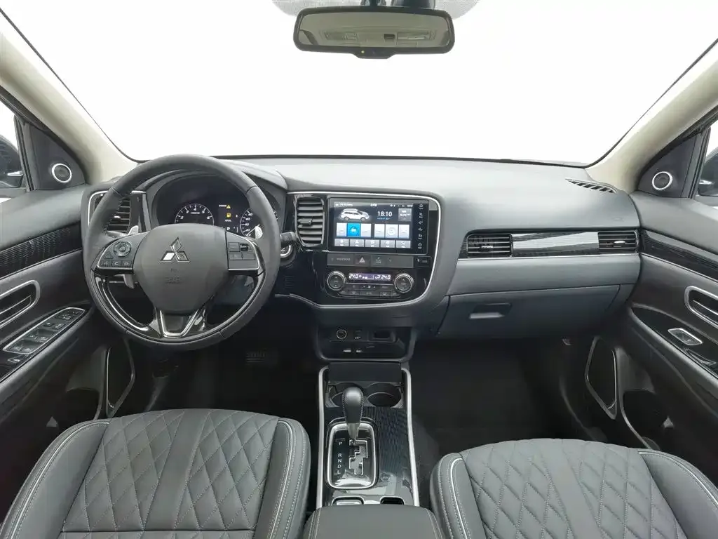 Mitsubishi Outlander 2023 из CN, фото 5