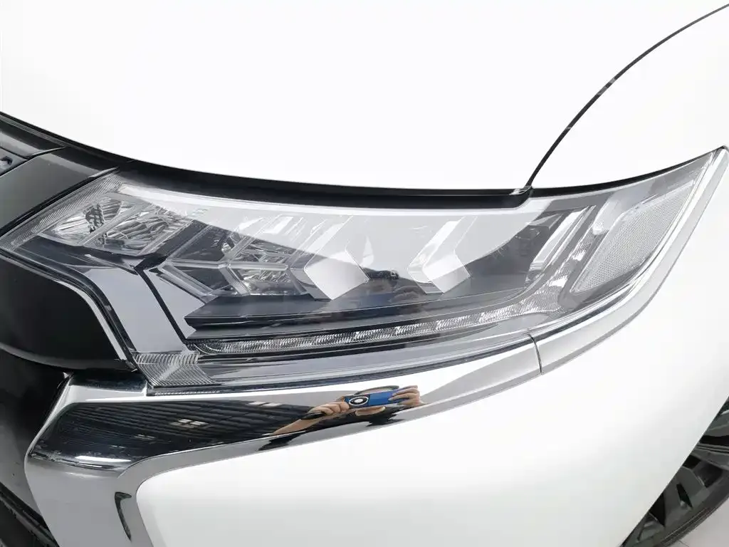 Mitsubishi Outlander 2023 из CN, фото 7