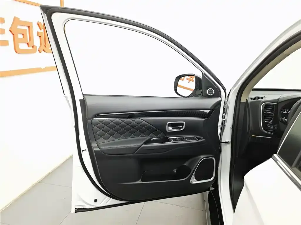 Mitsubishi Outlander 2023 из CN, фото 8