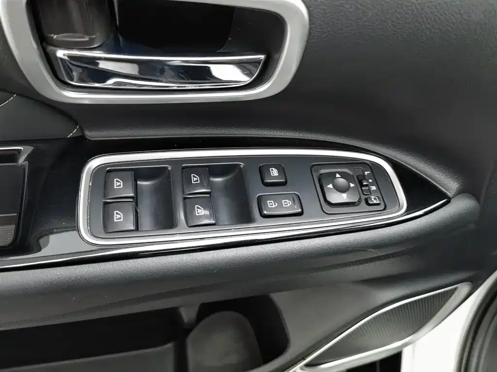 Mitsubishi Outlander 2023 из CN, фото 9