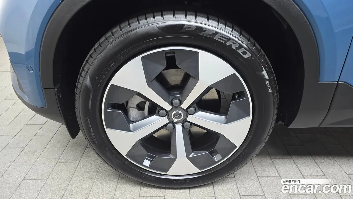 Volvo XC40 2024 из KR, фото 5