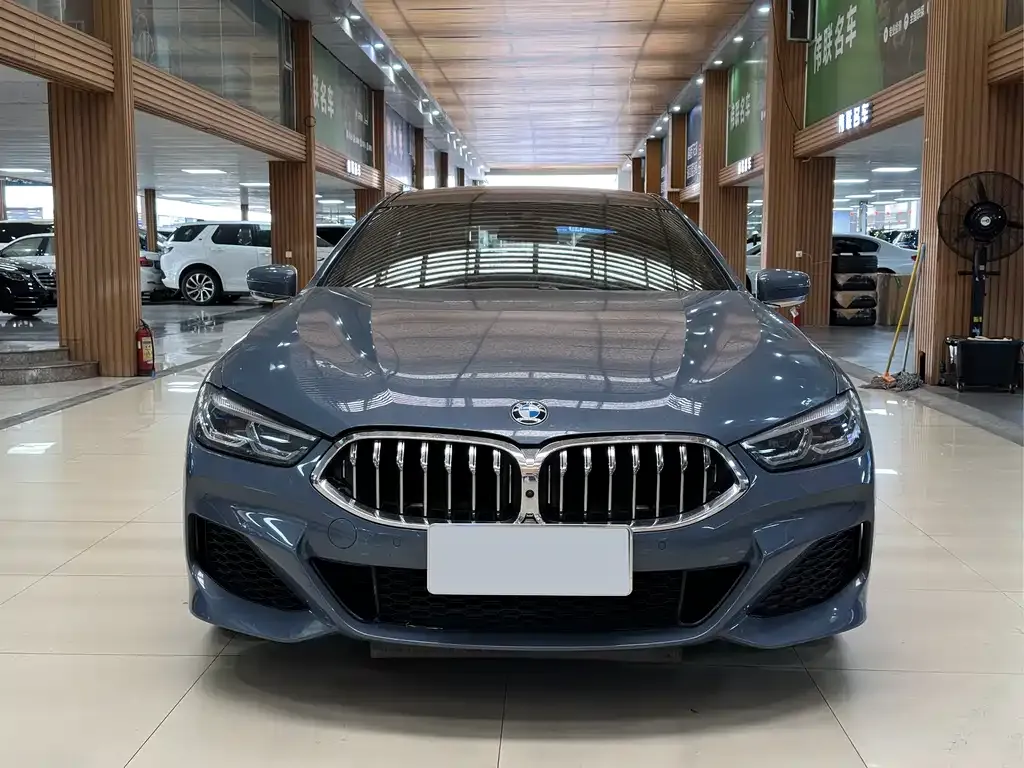 BMW 8 Series — фото 2