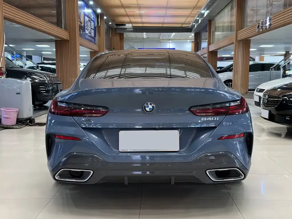 BMW 8 Series — фото 3