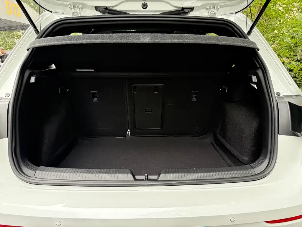 Volkswagen Golf 2022 из CN, фото 10