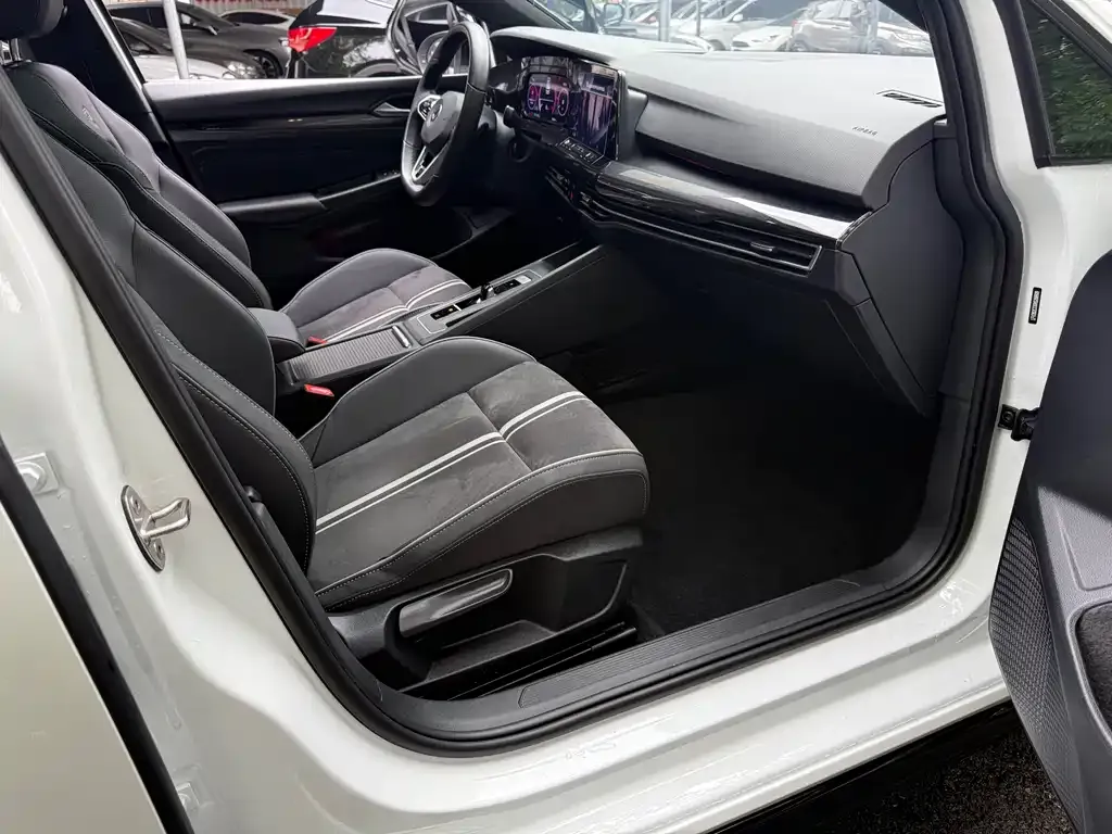 Volkswagen Golf 2022 из CN, фото 8