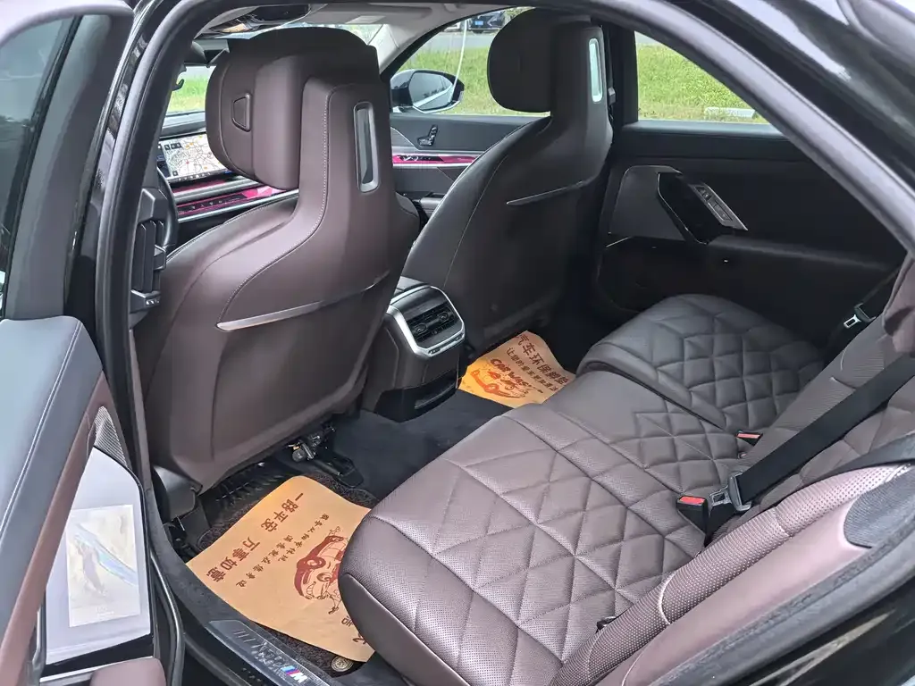 BMW 7 Series 2023 из CN, фото 8